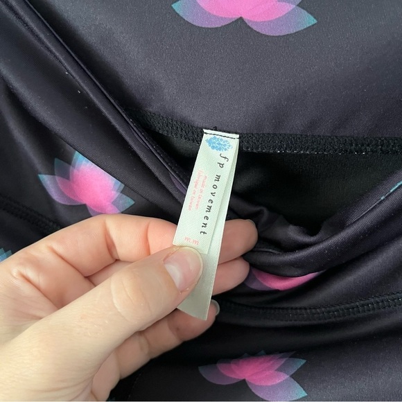 FP Movement By Free People Pink Lotus Flower Cropped Yoga Leggings Size Small - Picture 9 of 16
